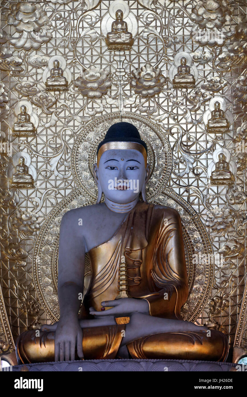Lian Shan Shuang Lin Monastery. Mahavira hall.  Amitabha Buddha. Singapore. Stock Photo