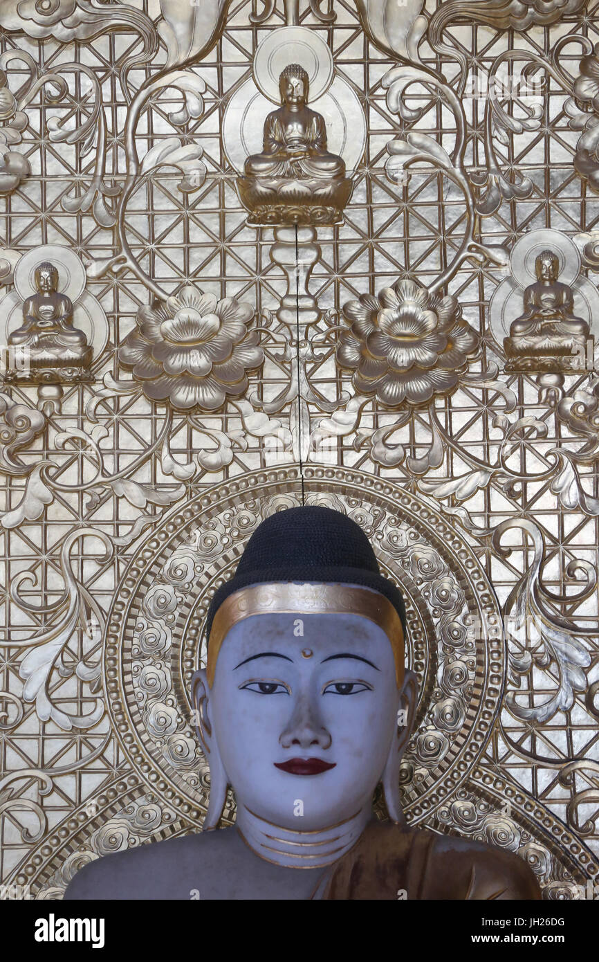 Lian Shan Shuang Lin Monastery. Mahavira hall.   Singapore. Stock Photo