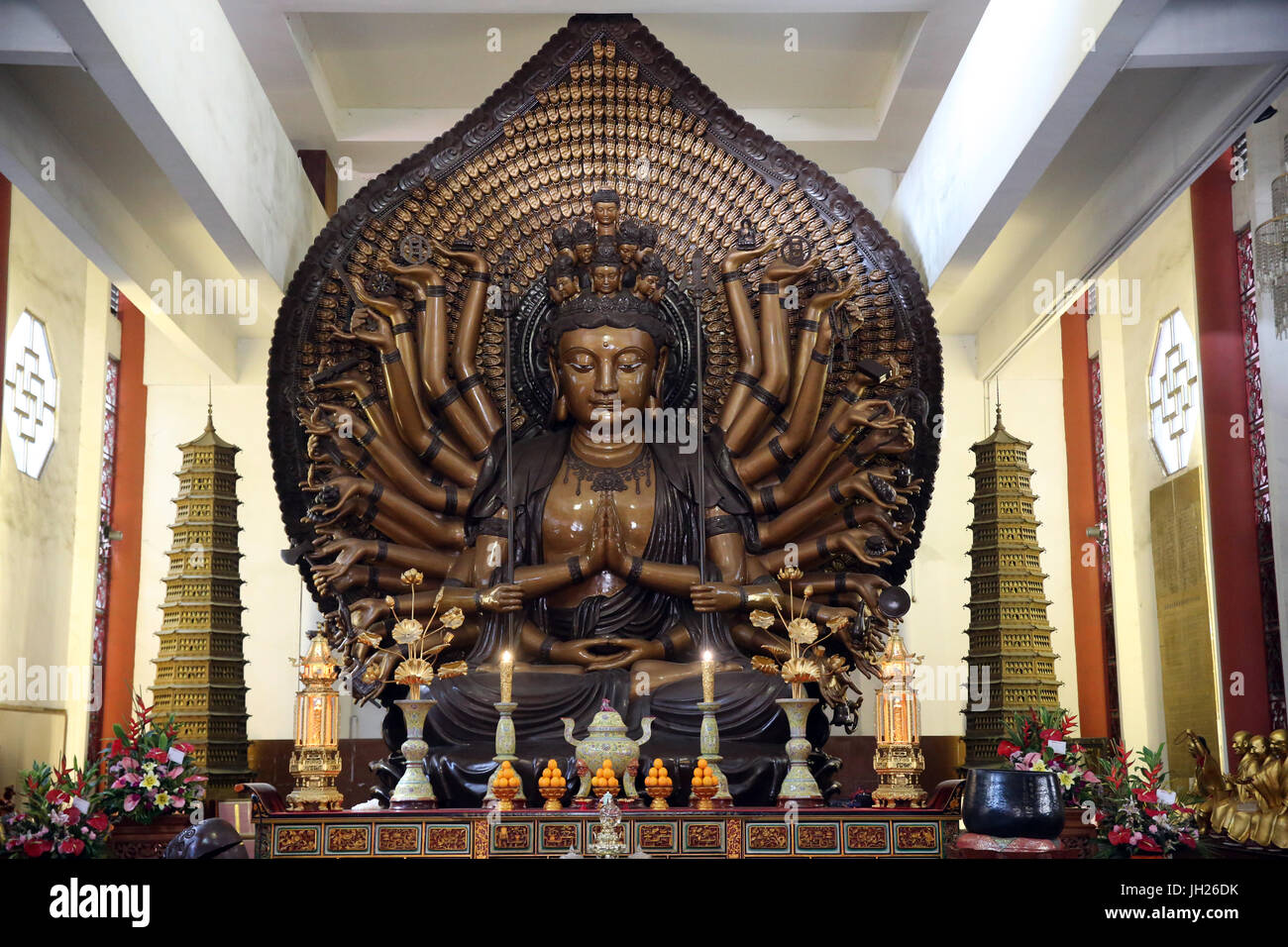 Lian Shan Shuang Lin Monastery. Guan Yin Dian. Avalokiteshvara Bodhisvattva of a Thousand Arms statue. Singapore. Stock Photo