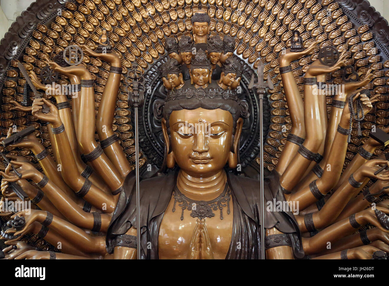 Lian Shan Shuang Lin Monastery. Guan Yin Dian. Avalokiteshvara Bodhisvattva of a Thousand Arms statue. Singapore. Stock Photo