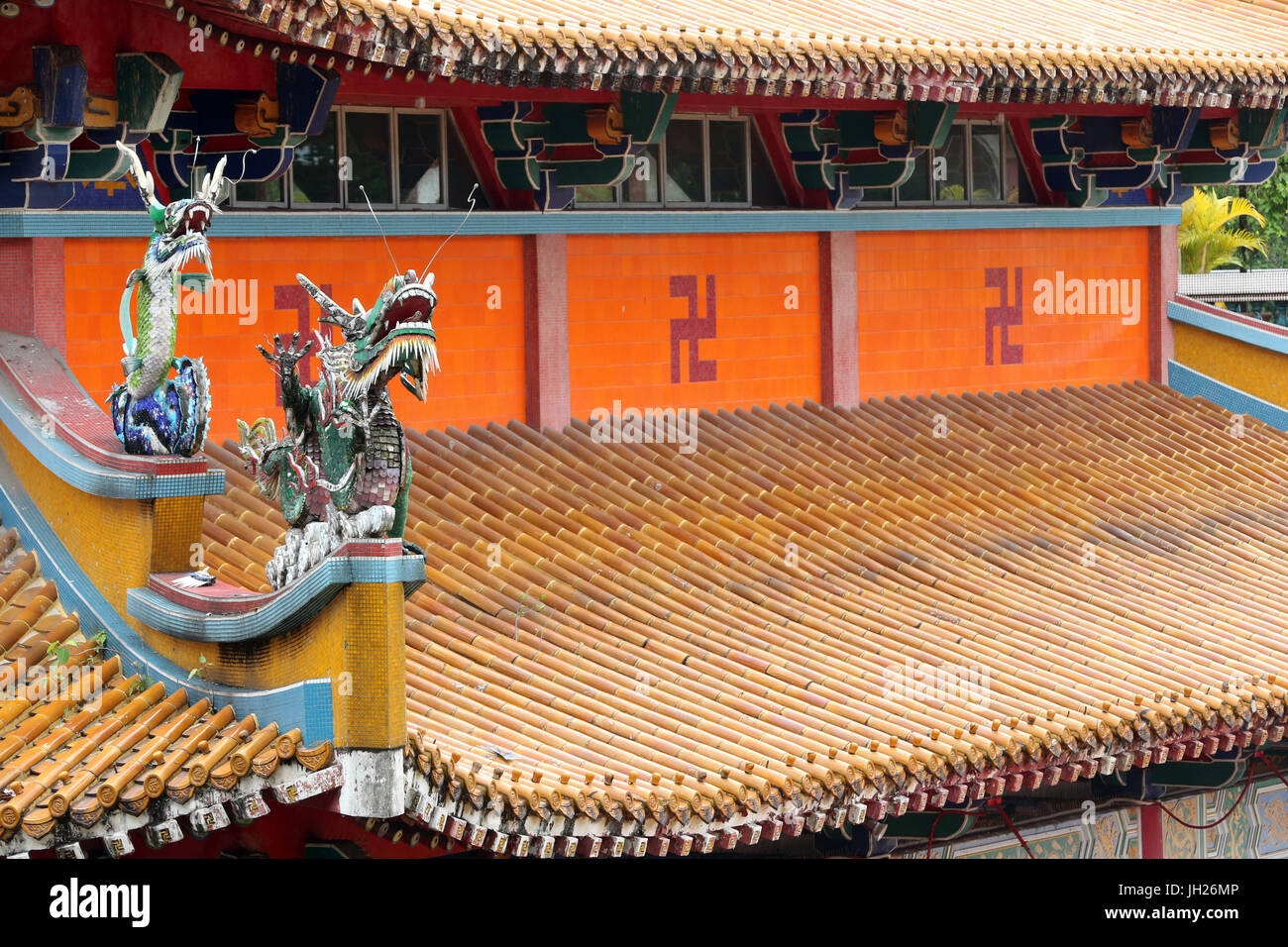 Kong Meng San Phor Kark See Monastery. Roof ans dragons.  Singapore. Stock Photo