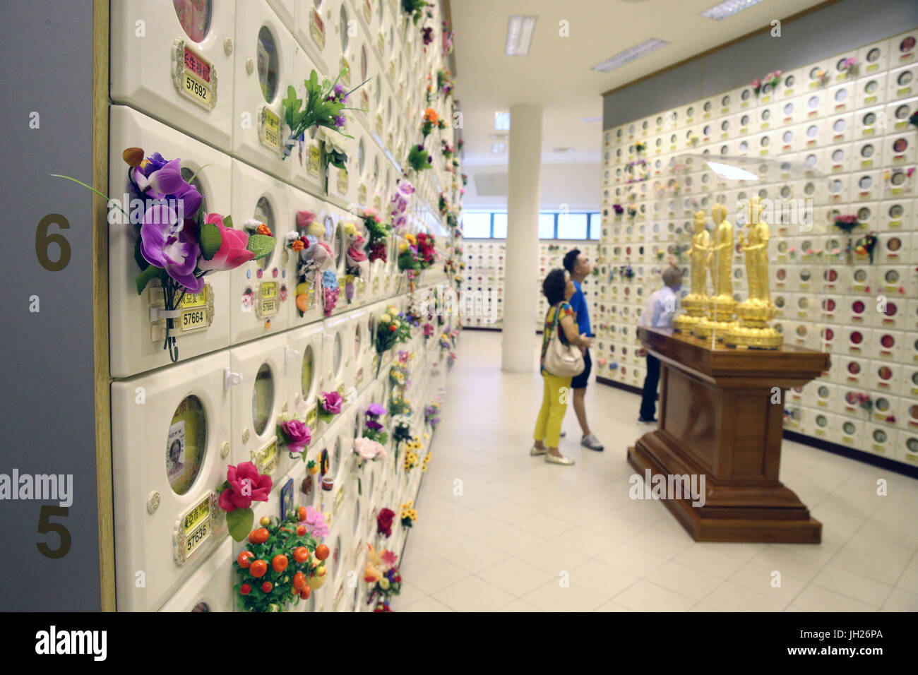 Kong Meng San Phor Kark See Monastery. Pu Tong Ta Columbarium. Singapore Stock Photo Alamy