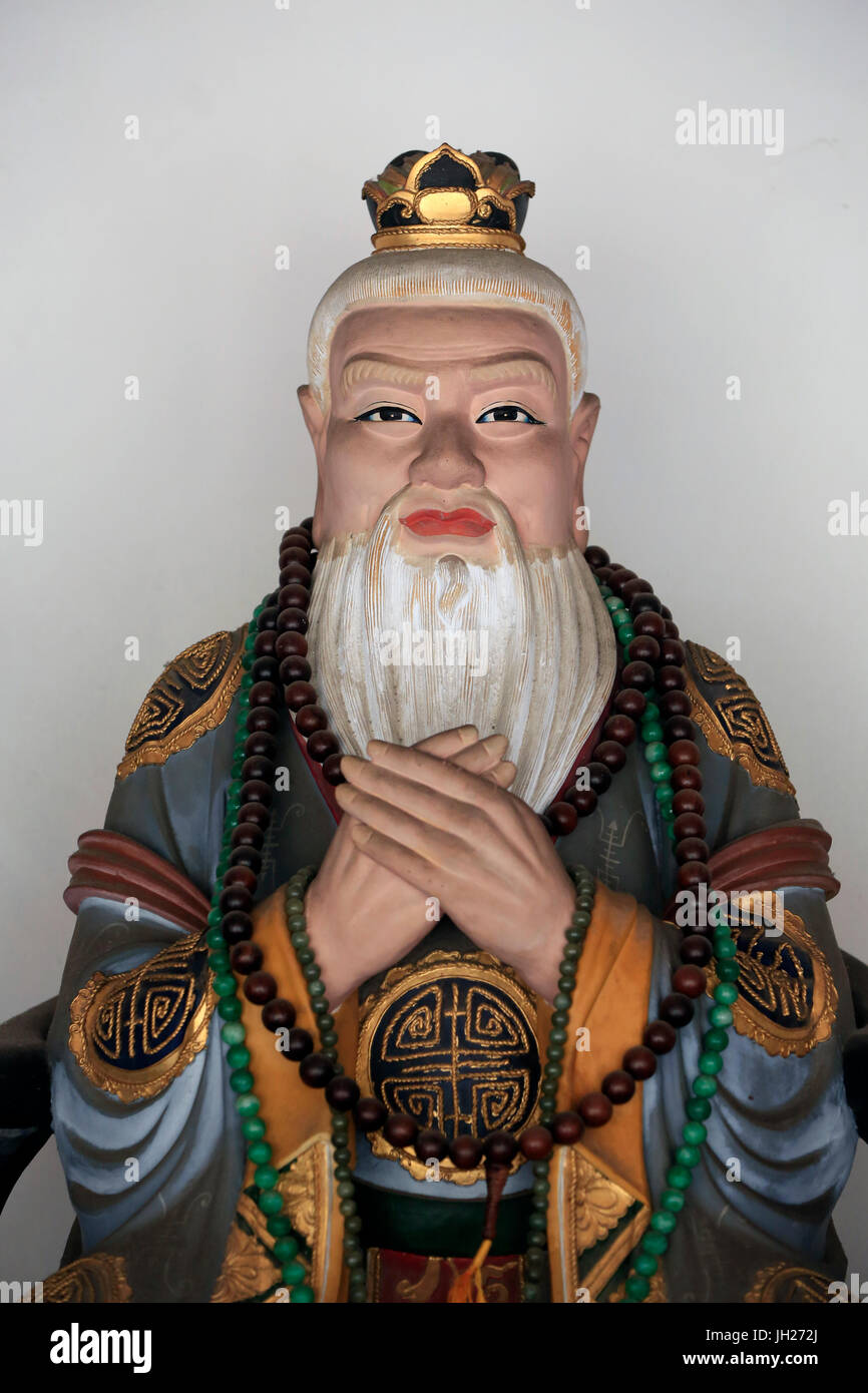 Thian Hock Keng Temple.    Confucius ( Kong Zi Gong ) : Chinese teacher, editor, politician, and philosopher.  Singapore. Stock Photo