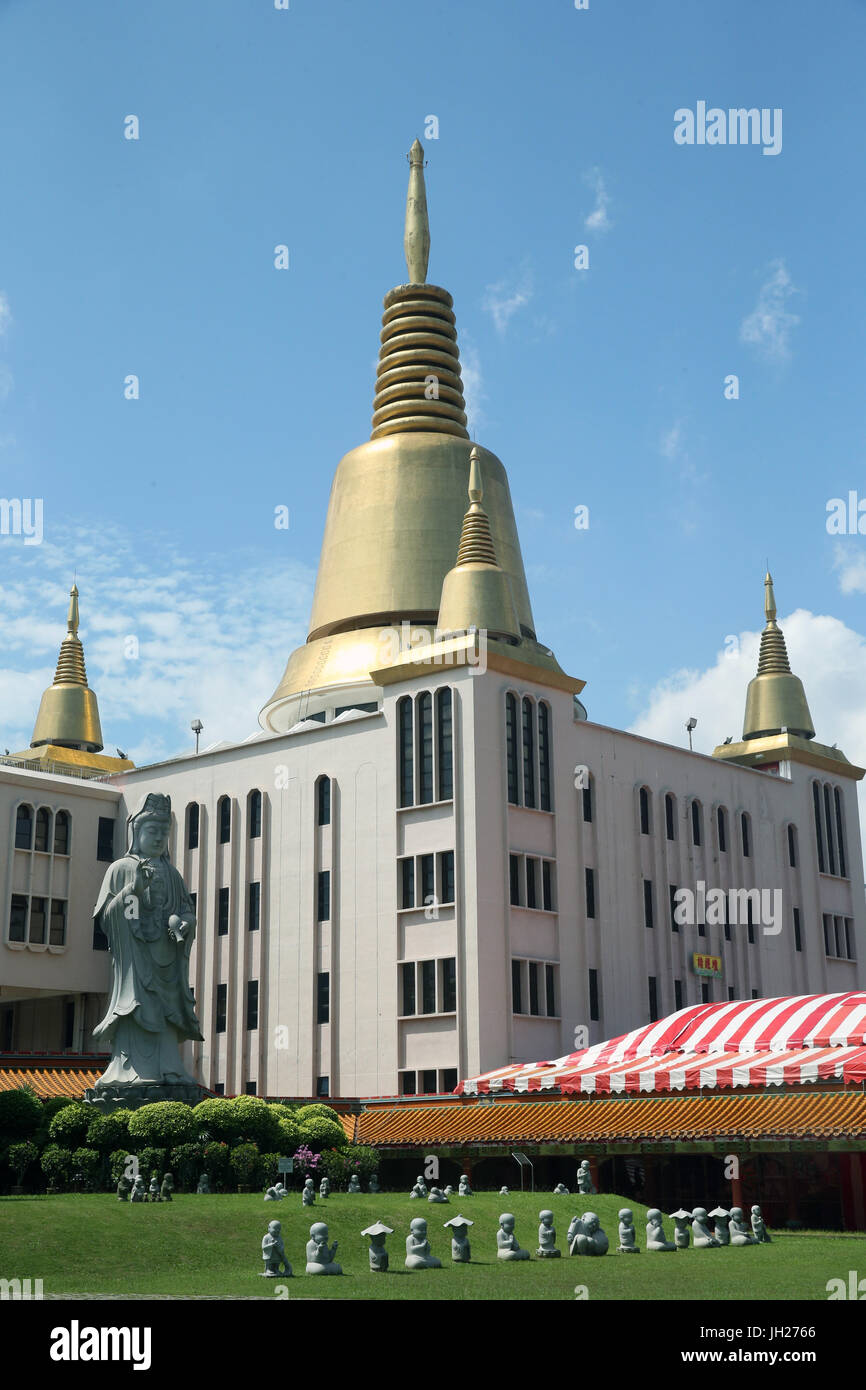 Kong Meng San Phor Kark See Monastery. Guan Yin Bodhisattva statue. Singapore Stock Photo Alamy