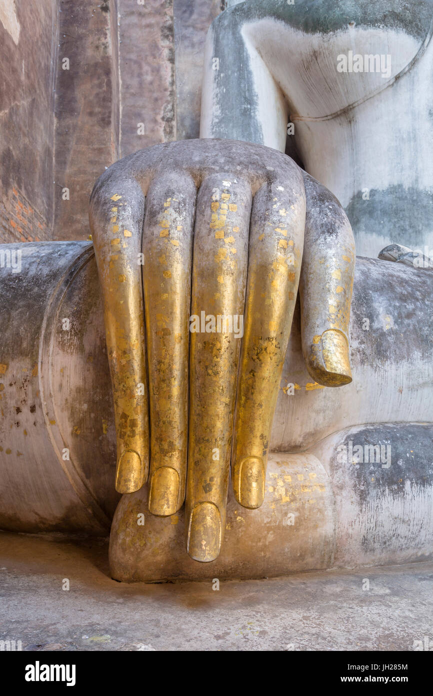 Gilded hand of Phra Atchana Buddha, Wat Si Chum Temple, Sukhothai ...