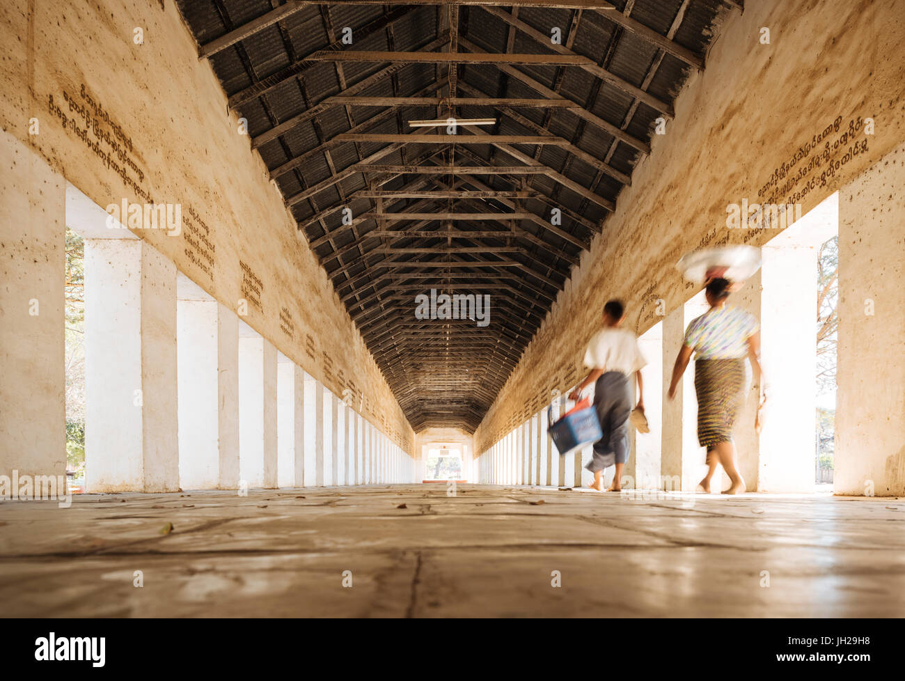 Shwezigon Pagoda, Nyaung-U, near Bagan (Pagan), Mandalay Region, Myanmar (Burma), Asia Stock Photo