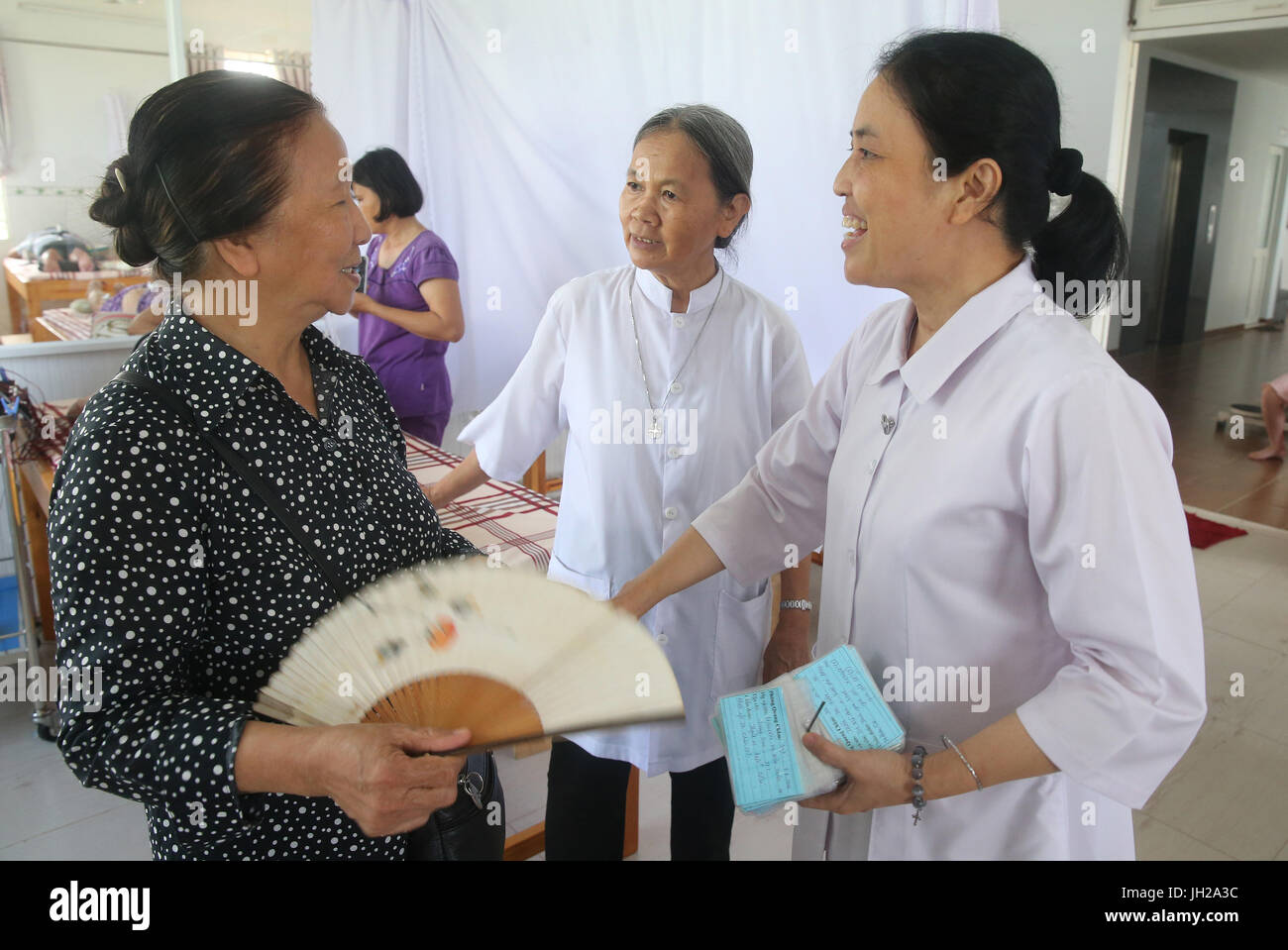 Vietnamese traditional medicine clinic.  Sister Elisabeth (Franciscan sisters) ensure the smooth running of the centre. Cu Chi. Vietnam. Stock Photo