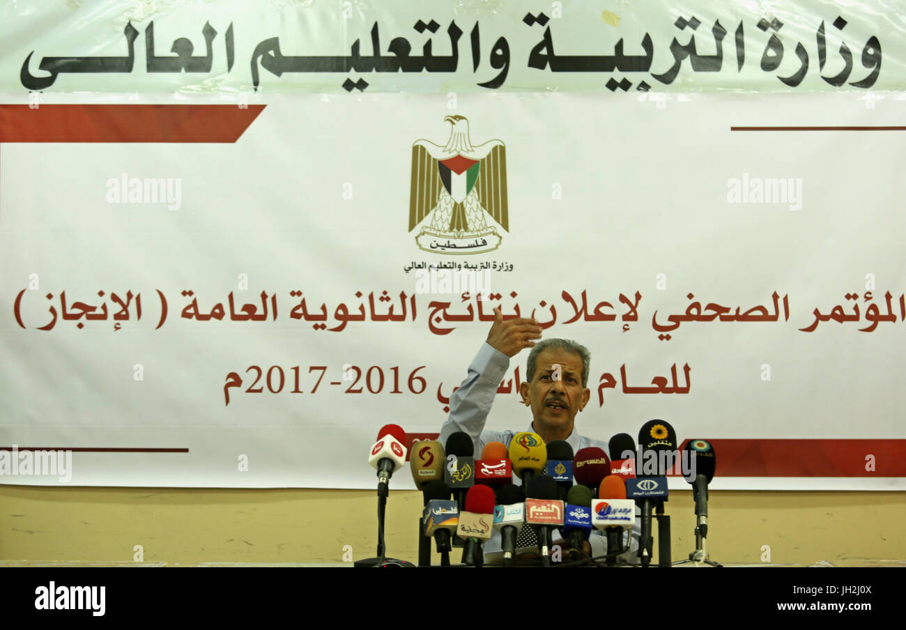 July 12, 2017 - Gaza City, Gaza Strip, Palestinian Territory - Director General of high school examinations in Gaza Strip, Marwan Sharaf, speaks during a press conference to announce the results of the final high school exams known as ''Tawjihi''', in Gaza city on July 12, 2017  (Credit Image: © Ashraf Amra/APA Images via ZUMA Wire) Stock Photo