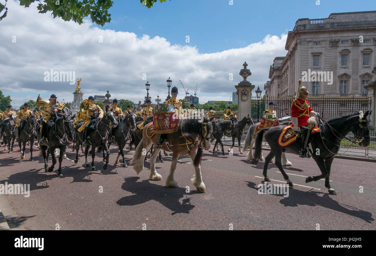 Constitution Hill, London, UK. 12th July, 2017. Mounted Band of the Household Cavalry ride up Constitution Hill back to stables and barracks after the Spanish Royal Family arrive at Buckingham Palace for the State Visit. Credit: Malcolm Park/Alamy Live News. Stock Photo