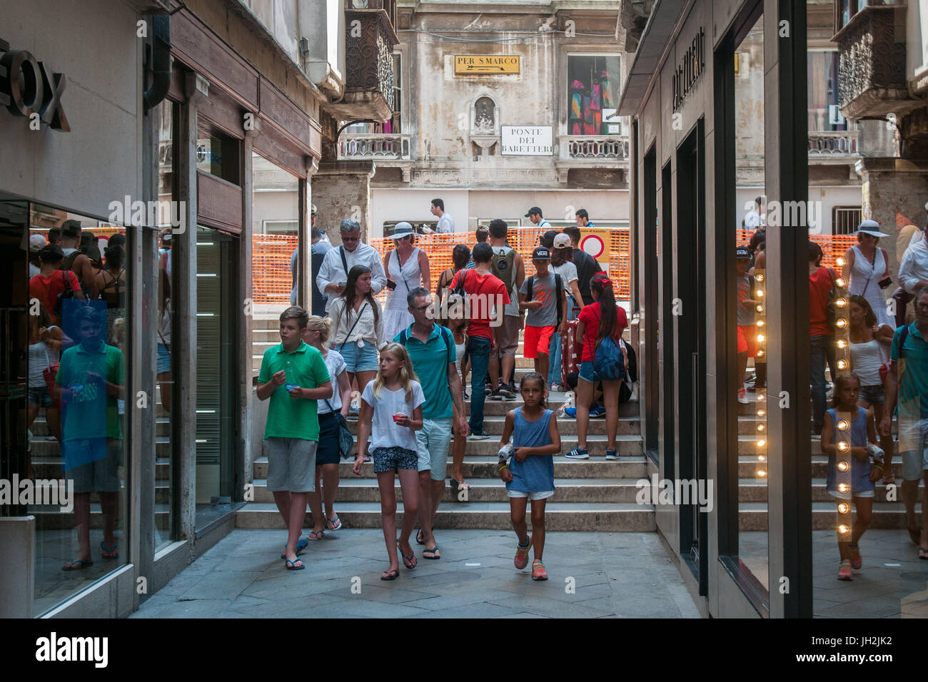 Venice, Italy. 12th July, 2017. Tourists search an alternative way to reach St. Mark square without passing through the 'Bareteri' bridge, at risk to collapse, on July 12, 2017 in Venice, Italy. The bridge of Bareteri, that is one of the main passages from Rialto bridge to St. Mark square, has been closed because of strong damages that could cause the fall of the bridge. © Simone Padovani / Awakening / Alamy Live News Stock Photo