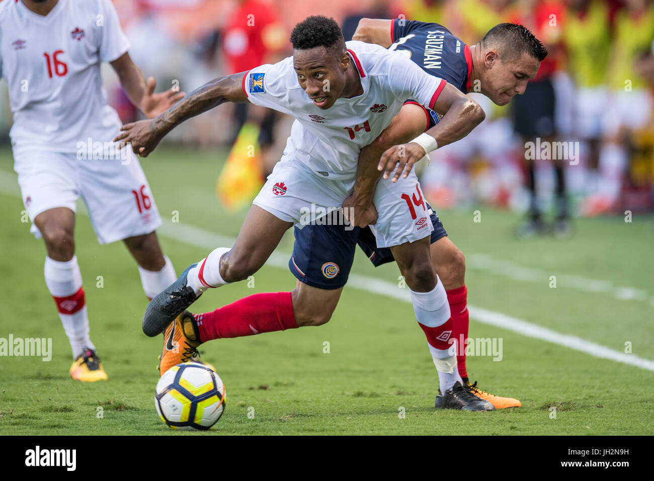 Houston, Texas, USA. 11th July, 2017. Canada midfielder MARK-ANTHONY KAYE (14) and Costa Rica midfielder DAVID GUZMAN (20) battle for the ball during the 1st half of an international CONCACAF Gold Cup soccer match between Canada and Costa Rica at BBVA Compass Stadium. The game ended in a 1-1 draw. Credit: Trask Smith/ZUMA Wire/Alamy Live News Stock Photo