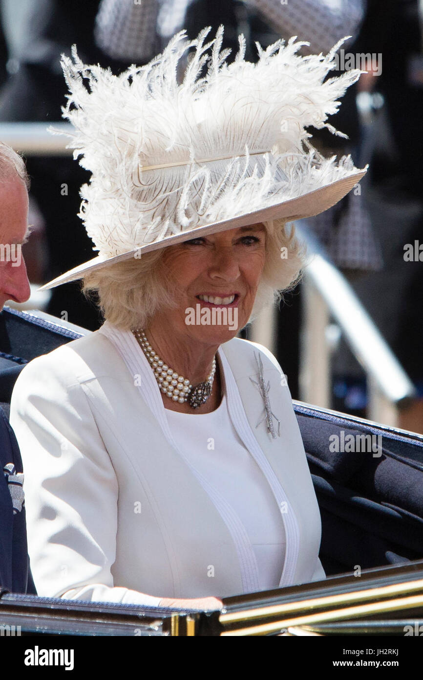 London, UK. 12th Jul, 2017. Duchess of Cornwall in the State Carriage at Buckingham Palace, London during King Felipe VI's State Visit to the UK. Credit: Gtres Información más Comuniación on line,S.L./Alamy Live News Stock Photo