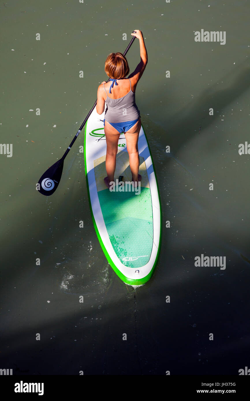 Stand up paddle boarding hires stock photography and images Alamy