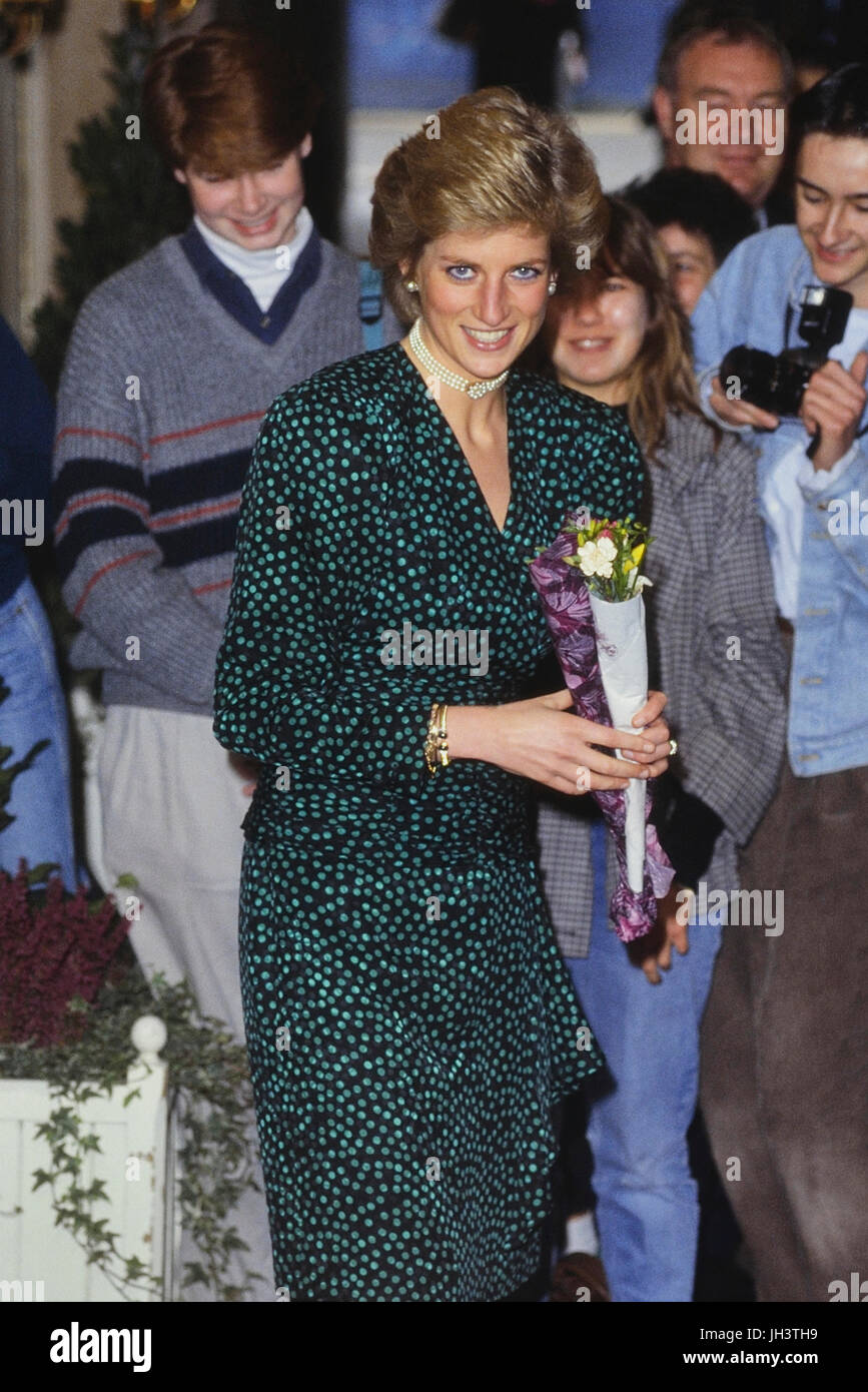 HRH, Diana, Princess of Wales attending a Help the Aged Elderly Achievement Awards, London, wearing a green and black polka dot dress. October 23 1989 Stock Photo