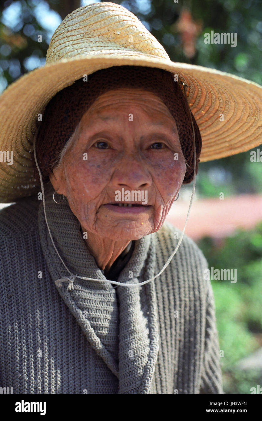 Old peasant woman, Cuiheng, Zhongshan, Guangdong, China Stock Photo