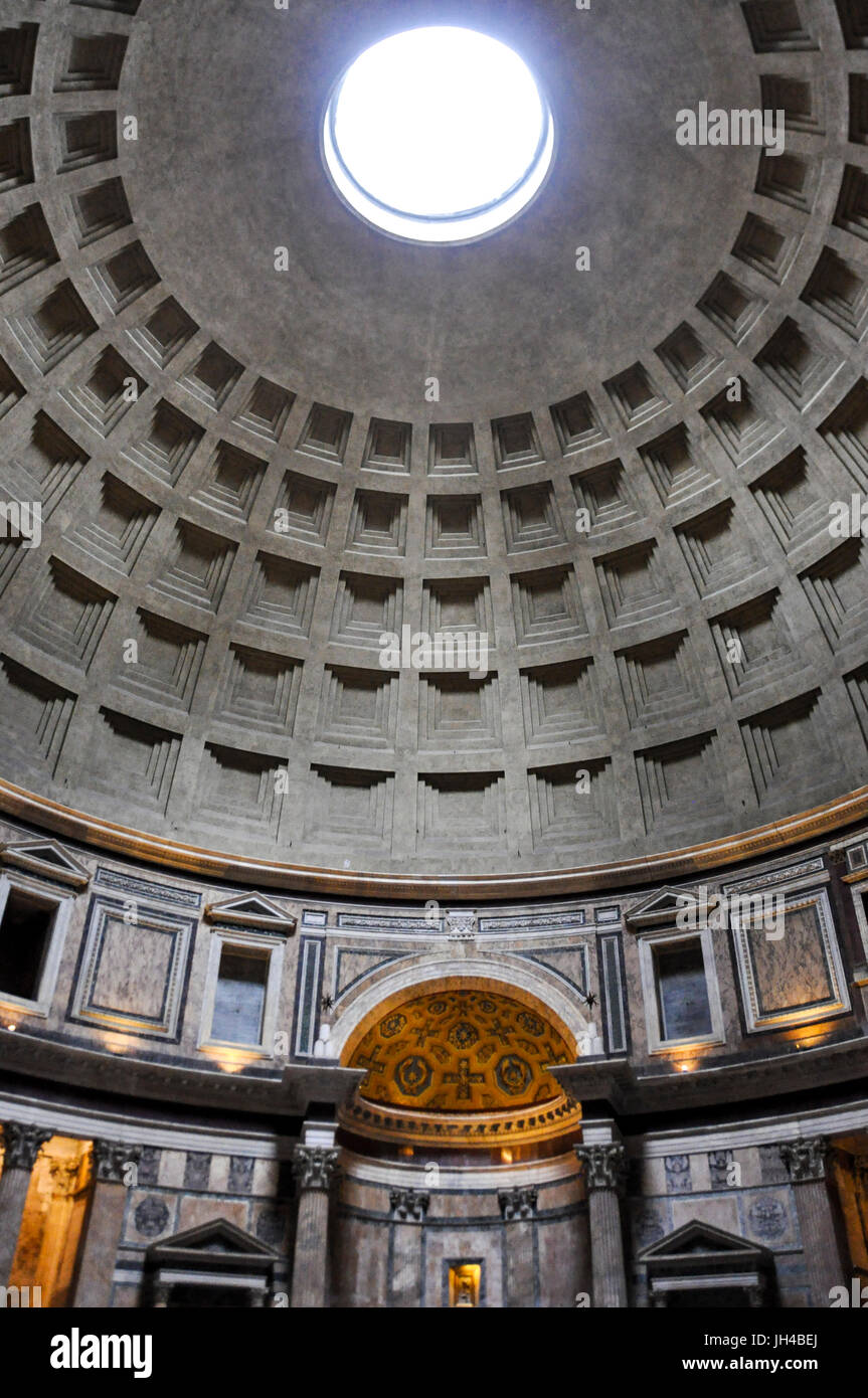 The oculus and spherical concrete ceiling of the Pantheon, a minor  basilica, in central Rome, Italy. Stock Photo