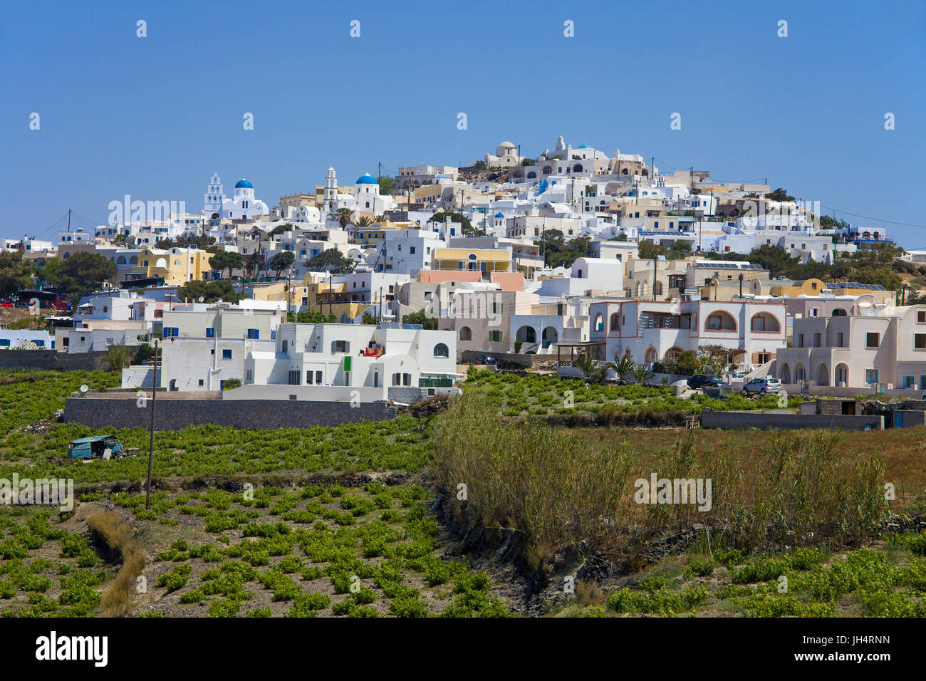 Panorama-Aufnahme vom Dorf Pirgos mit seinen orthodoxen Kirchen im Kasteli Viertel, Santorin, Kykladen, Aegaeis, Griechenland, Mittelmeer, Europa | Th Stock Photo