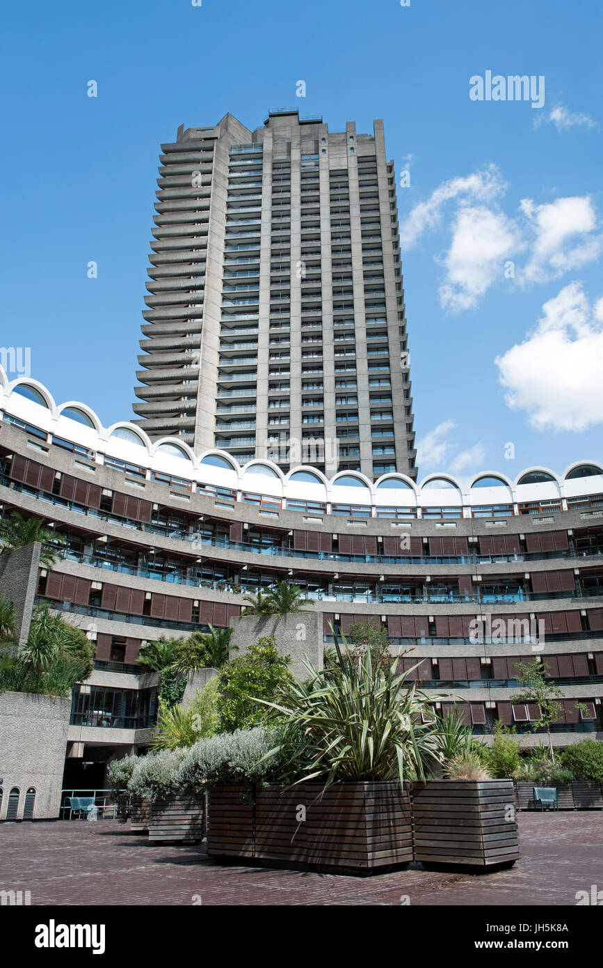 Cromwell tower barbican hires stock photography and images Alamy