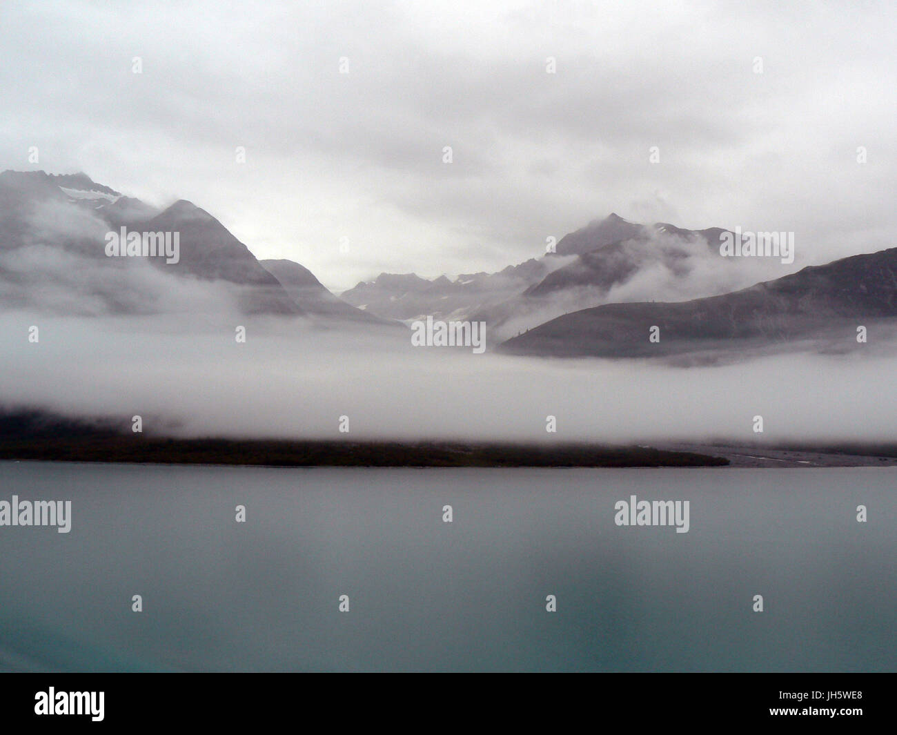 Misty mountain range hi-res stock photography and images - Alamy