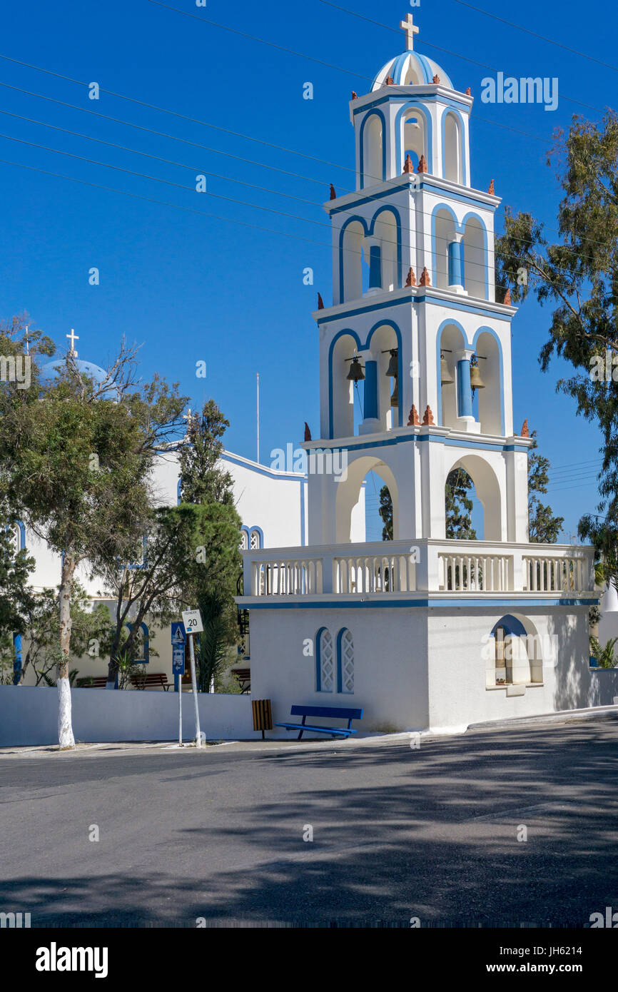 Orthodoxe Kirche in Kamari, Santorin, Kykladen, Aegaeis, Griechenland, Mittelmeer, Europa | Bell tower of the orthodox church at Kamari, Santorini, Cy Stock Photo