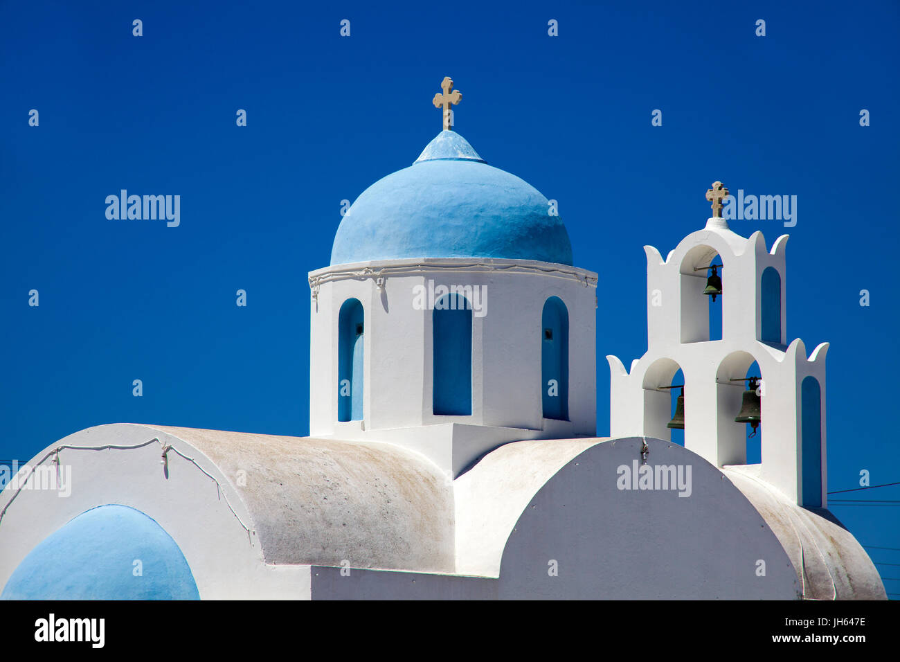 Orthodoxe Kirche oberhalb vom Faehrhafen Athinios, Santorin, Kykladen, Aegaeis, Griechenland, Mittelmeer, Europa | Orthodox church above the ferry har Stock Photo