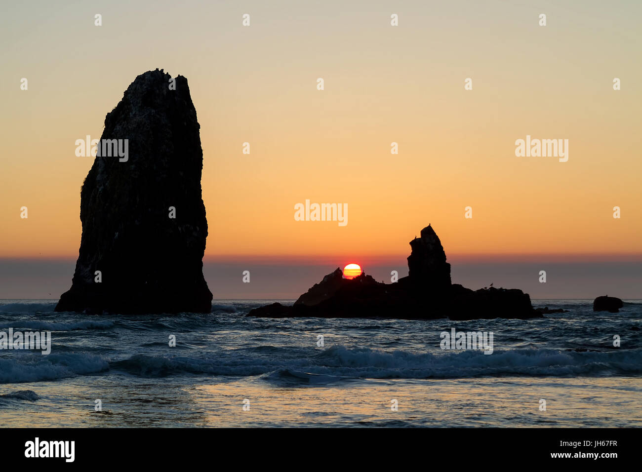 Sunset at Cannon Beach in Oregon Coast Stock Photo - Alamy
