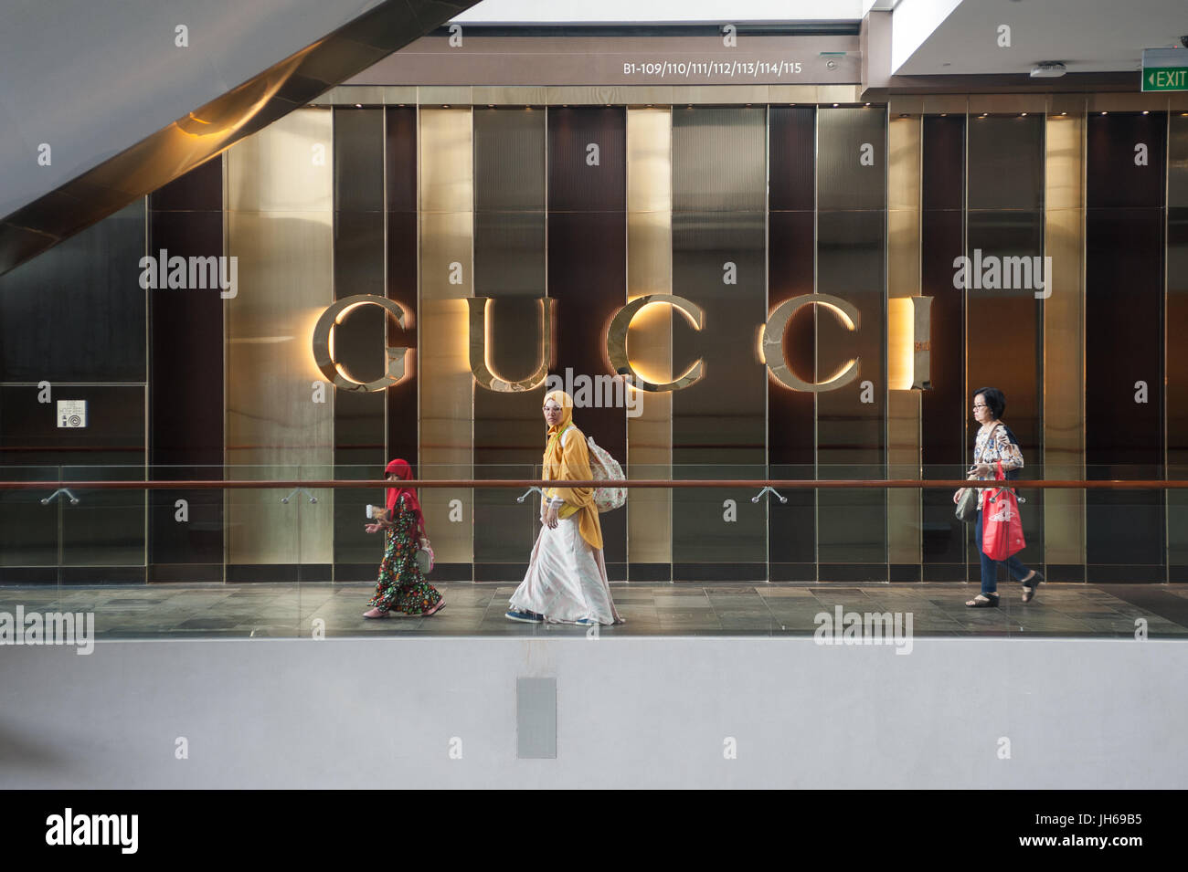 25.05.2017, Singapore, Republic of Singapore, Asia - A woman and her daughter walk by a retail shop of the luxury brand Gucci in 'The Shoppes' mall. Stock Photo