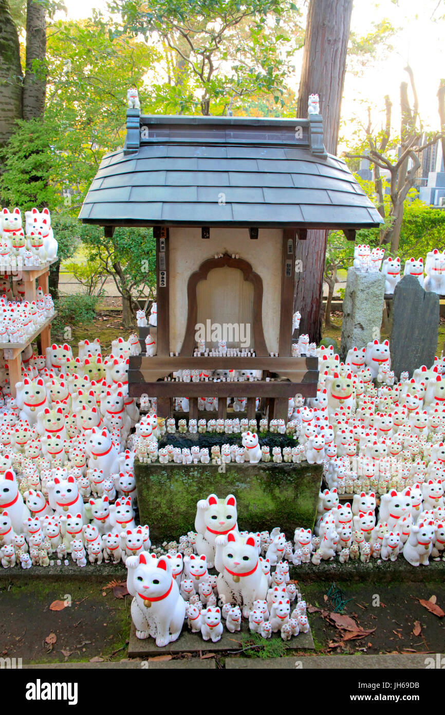 The Maneki Neko at Gotokuji Temple Tokyo Japan Stock Photo