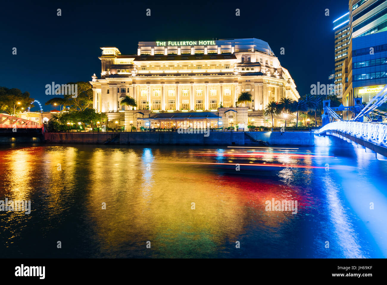 Singapore Singapore February 23 2017 Fulletron Hotel At Night Stock Photo Alamy