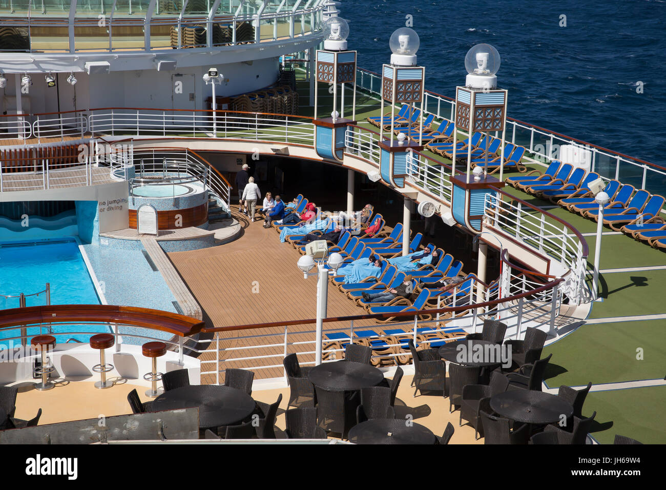 A View Of The Swimming Pool On P O Cruises Ship Azura In The Atlantic Ocean Stock Photo Alamy