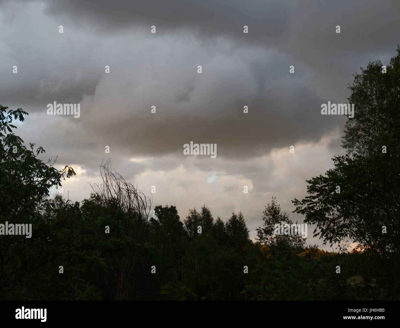 Dark looming grey storm clouds hi-res stock photography and images - Alamy