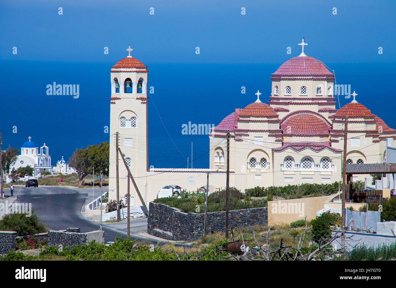 Orthodoxe Kirchen bei Kamari, Santorin, Kykladen, Aegaeis, Griechenland, Mittelmeer, Europa | Orthodox churches at Kamari, Santorini, Cyclades, Greece Stock Photo