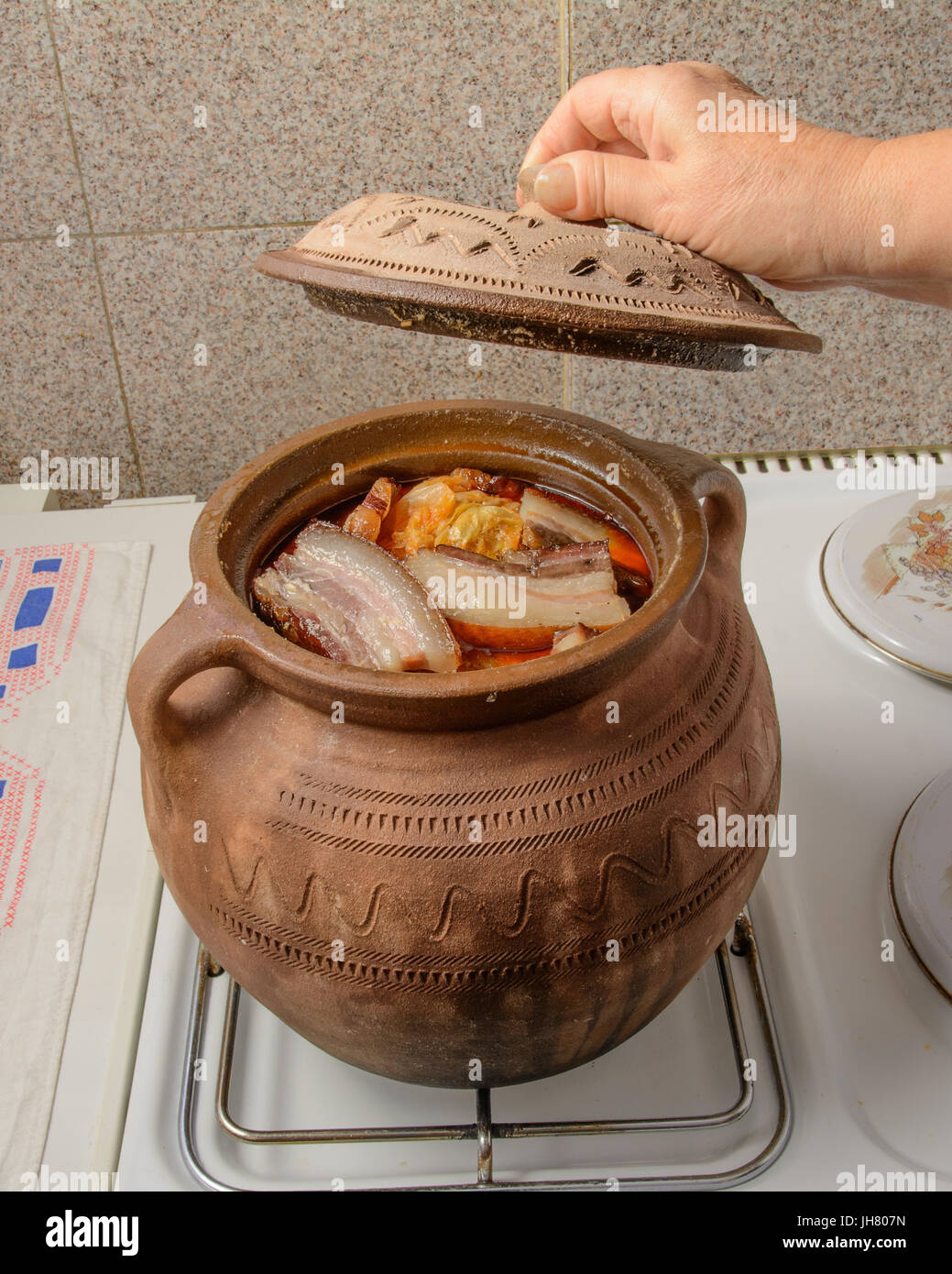 Hand pot stove hires stock photography and images Alamy