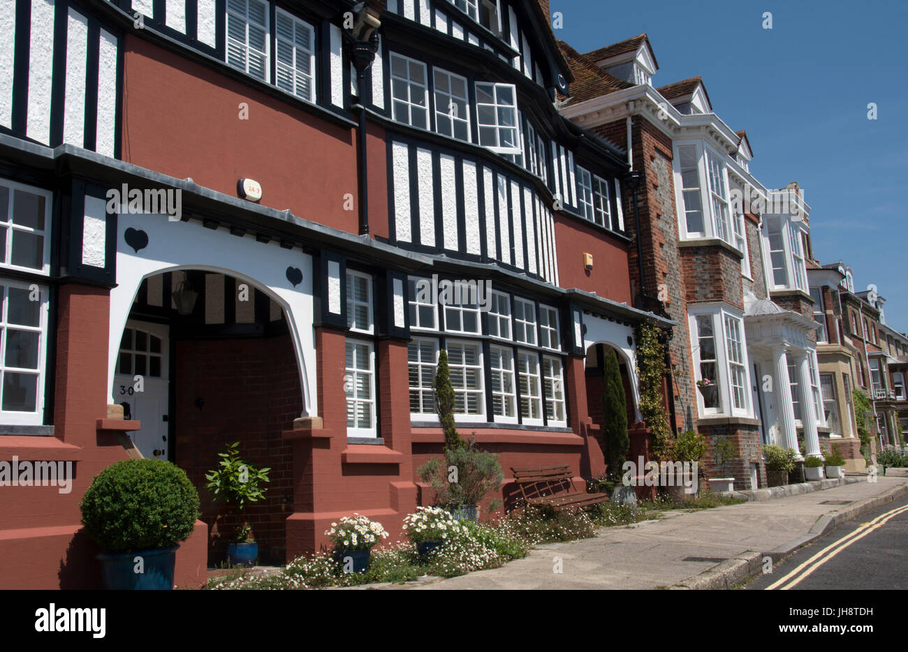 SUSSEX; ARUNDEL; HOUSES IN MALTRAVERS STREET Stock Photo Alamy