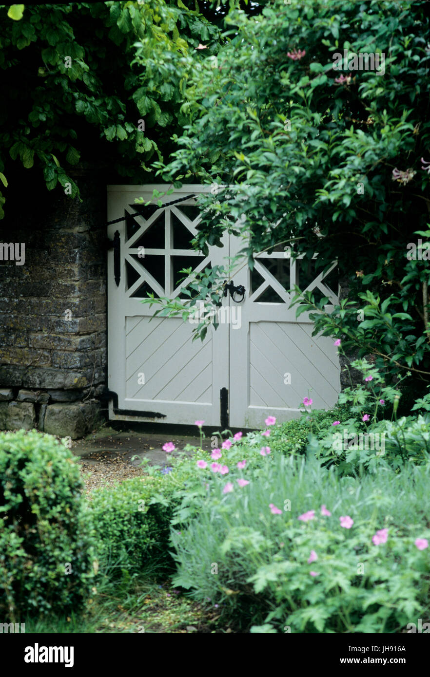Walled garden gate hi-res stock photography and images - Alamy