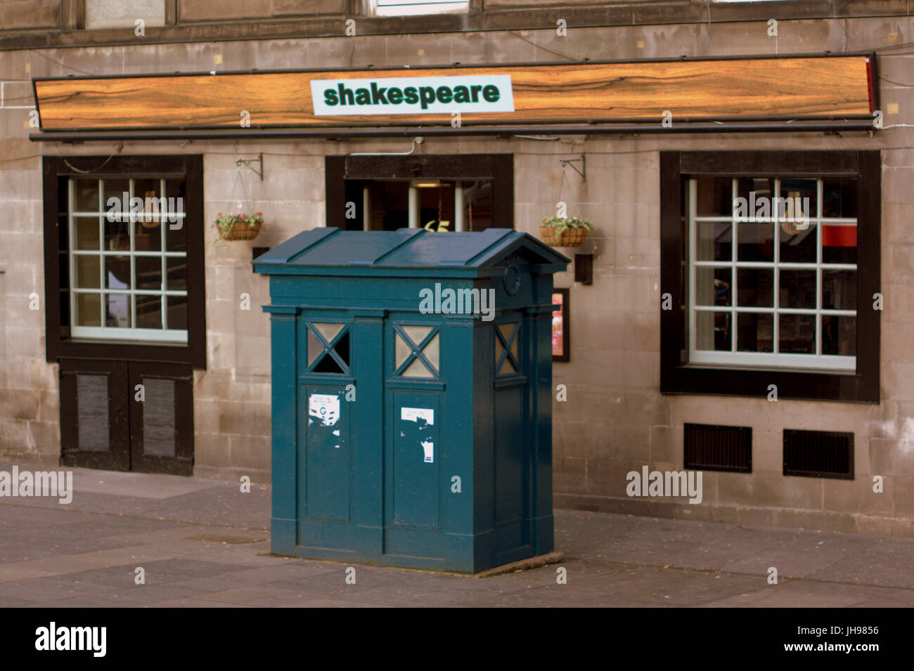 Edinburgh police box telephone Tardis  mot converted opposite Shakespeare pub facing usher hall Stock Photo