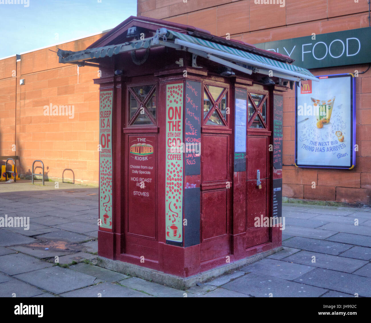 Edinburgh police box telephone Tardis converted to coffee and food takeaway kiosk in morningside Stock Photo