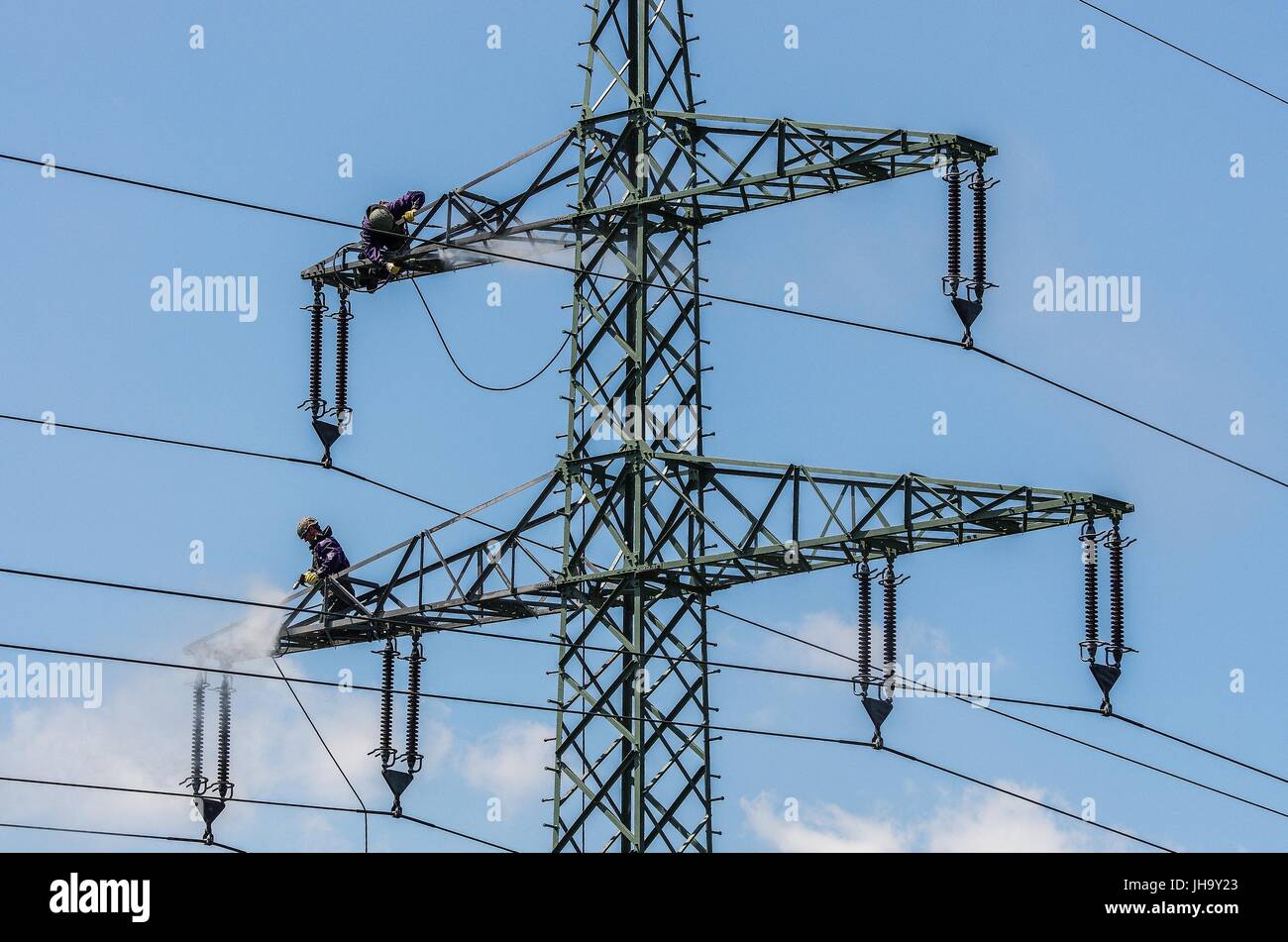 лэп 1150 кв. замыкания лэп и электрических подстанций. мир без электричества. нарушение энергосистемы. высоковольтная линия передачи электроэнергии.