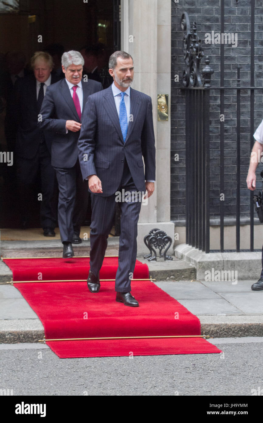 London, UK. 13th July, 2017. The King of Spain Felipe VI leaves No 10 Downing Street afte meeting British Prime Minister Theresa May during his state visit to Britain Credit: amer ghazzal/Alamy Live News Stock Photo