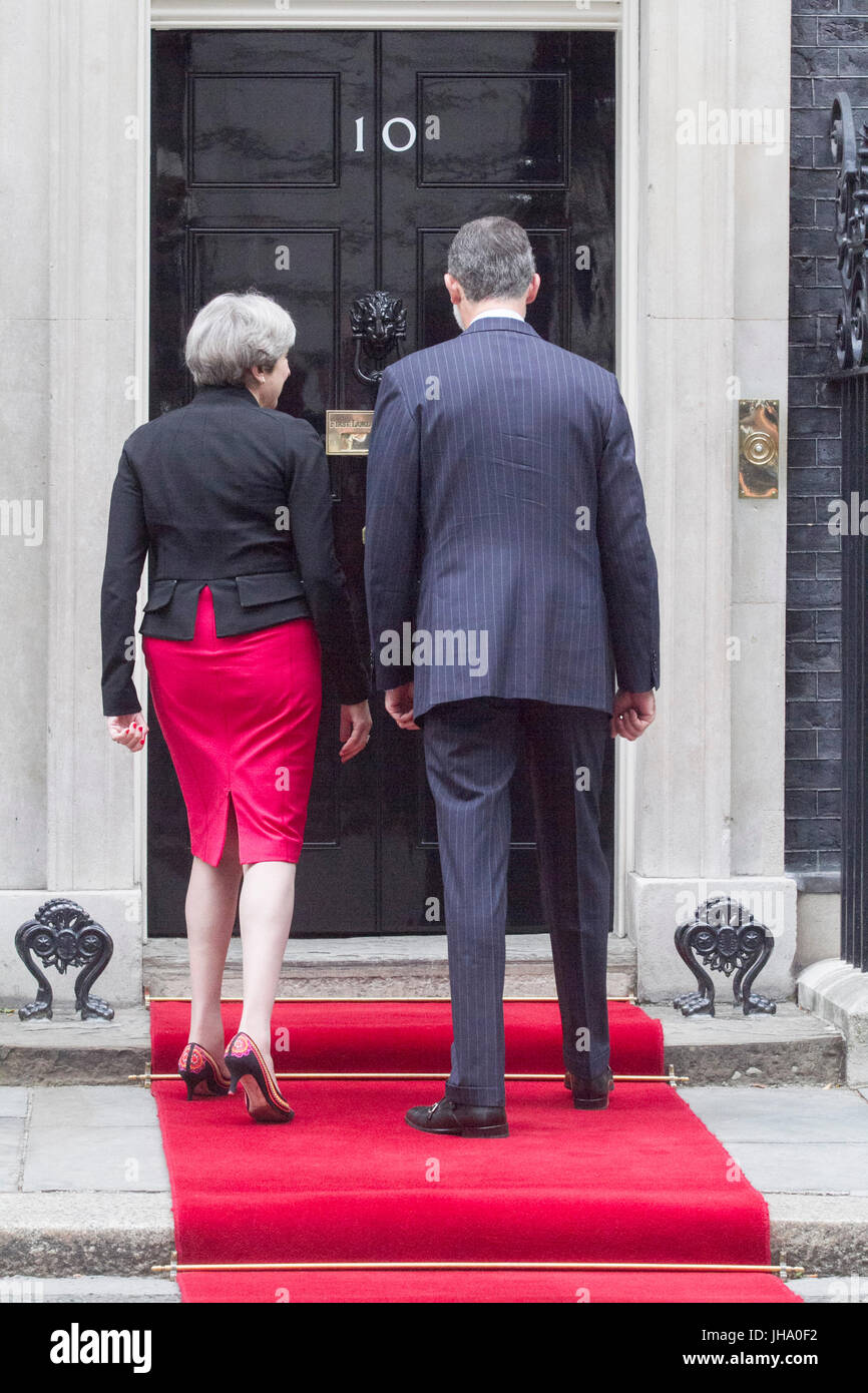 London, UK. 13th July, 2017. The King of Spain Felipe VI is welcomed at Downing Street by British Prime Minister Theresa May during his state visit to Britain Credit: amer ghazzal/Alamy Live News Stock Photo