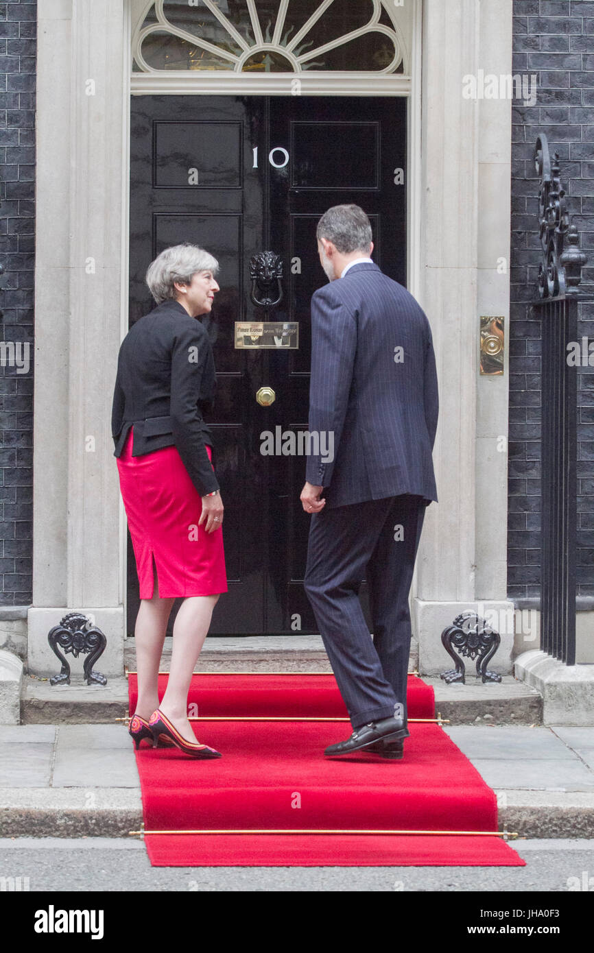 London, UK. 13th July, 2017. The King of Spain Felipe VI is welcomed at Downing Street by British Prime Minister Theresa May during his state visit to Britain Credit: amer ghazzal/Alamy Live News Stock Photo
