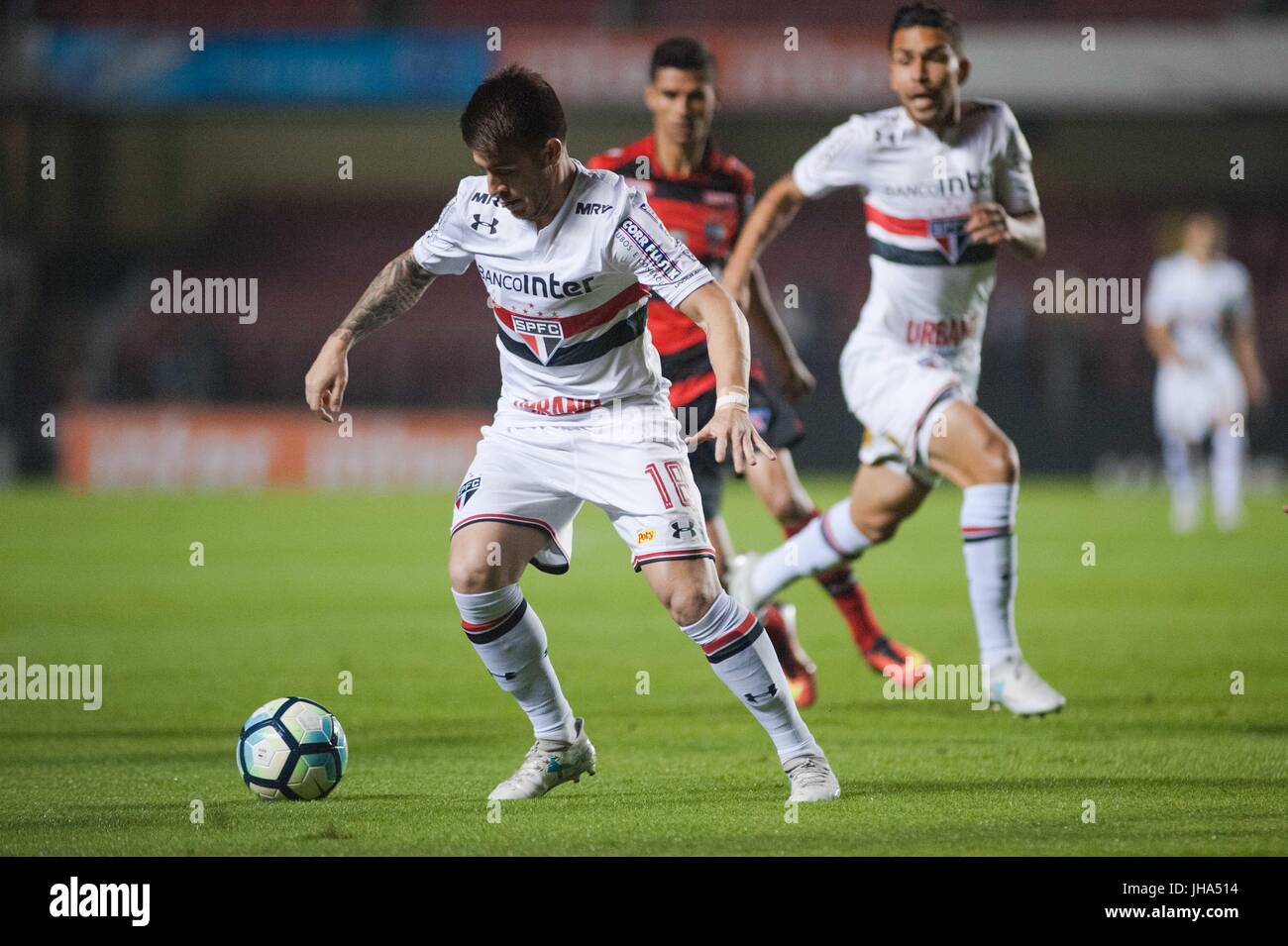 SÃO PAULO, SP - 13.07.2017: SÃO PAULO FC X ATLÉTICO GO - Buffarini of ...