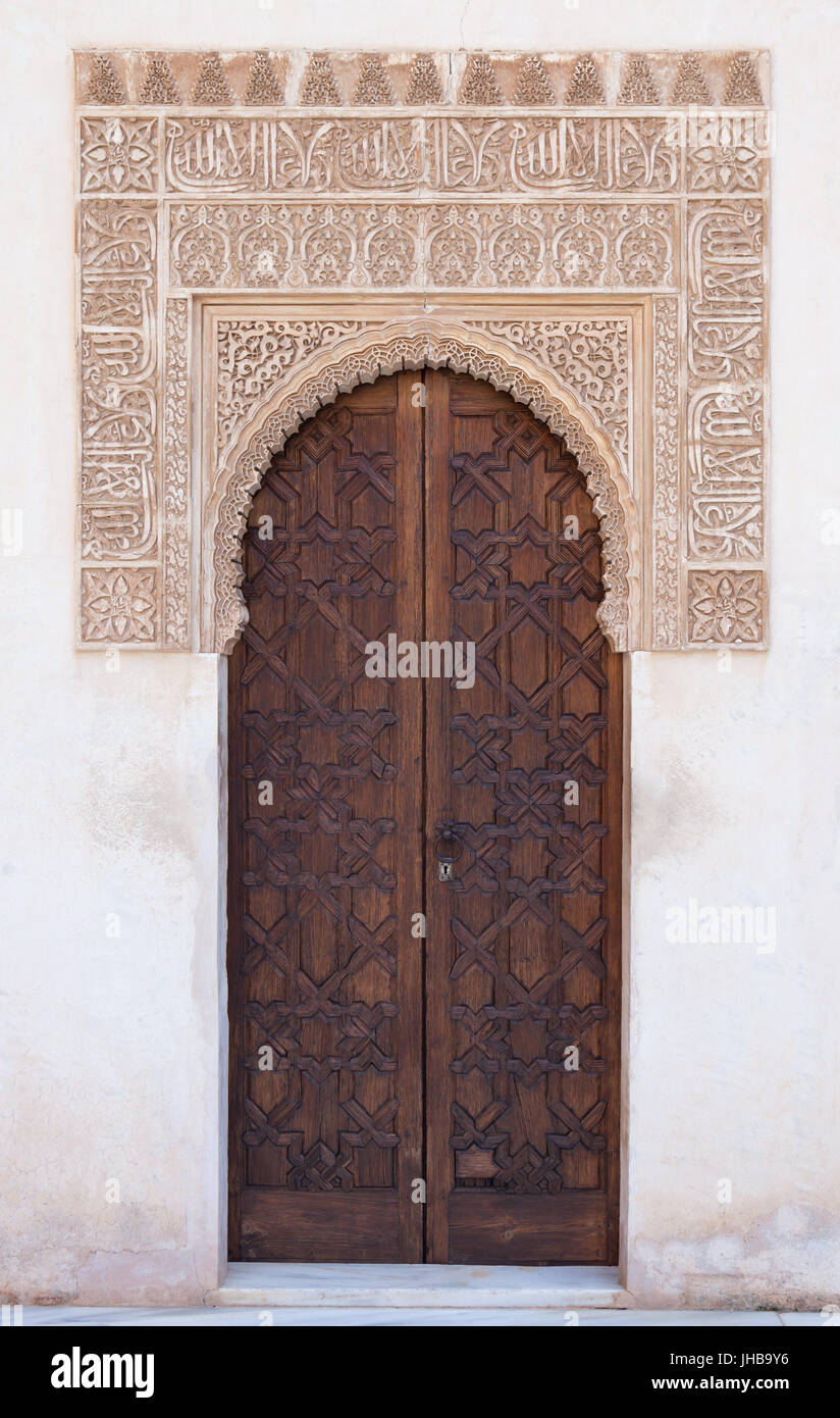 Entrance to the female chambers in the Court of the Myrtles (Patio de los Arrayanes), also known as the Patio of the Pond (Patio del Estanque) in the Comares Palace (Palacio de Comares) in the complex of the Nasrid Palaces (Palacios Nazaríes) in the Alhambra in Granada, Andalusia, Spain. Stock Photo