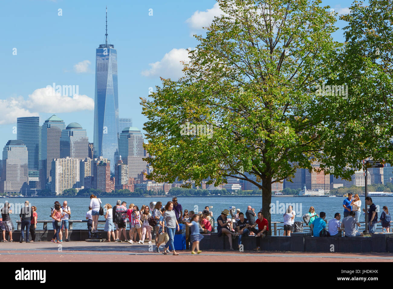 People and tourists looking at New York city skyline in a sunny day ...