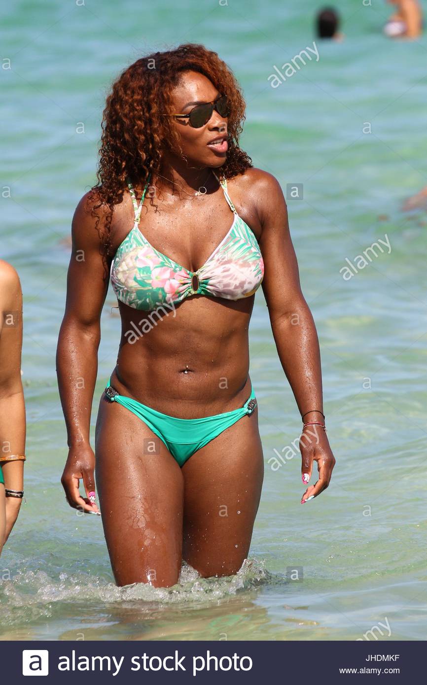 serena-williams-tennis-star-serena-williams-in-a-green-floral-print-JHDMKF.jpg