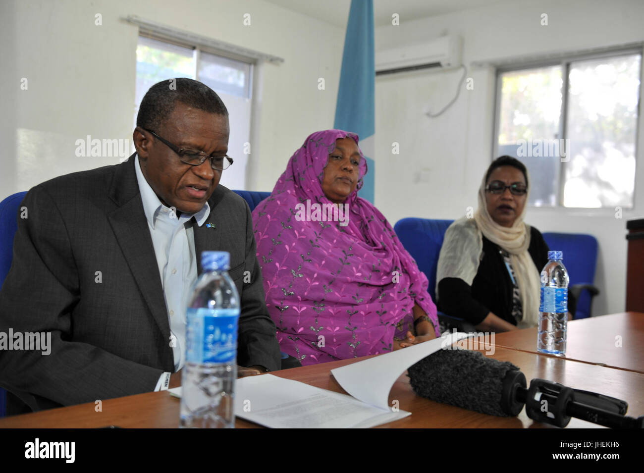 2015 03 07 AMISOM Hands over women's day materials to FGS-1 (16743709185) Stock Photo