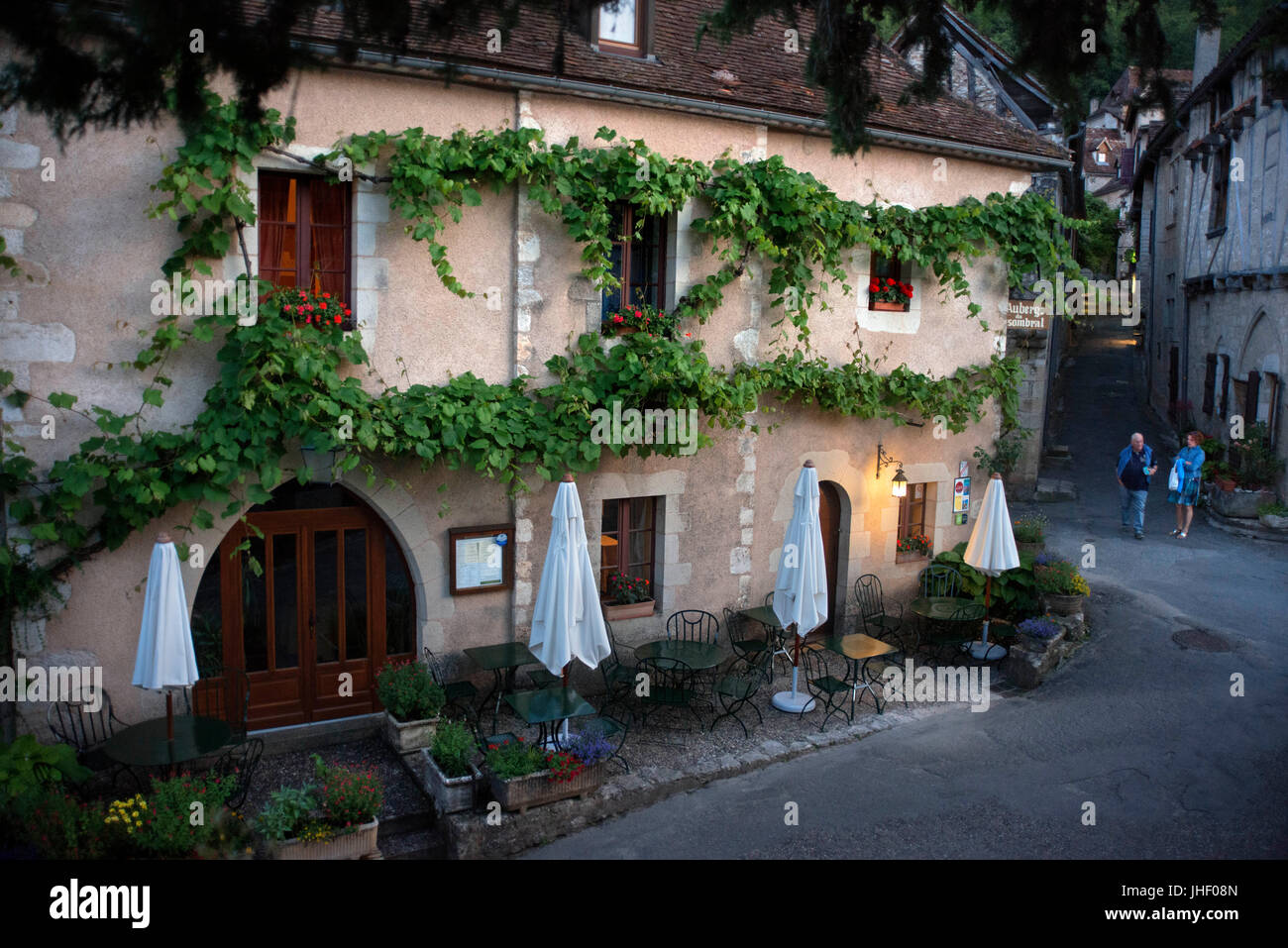 Saint cirq lapopie hires stock photography and images Alamy