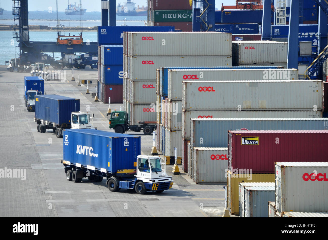 Pick ship container hi-res stock photography and images - Alamy