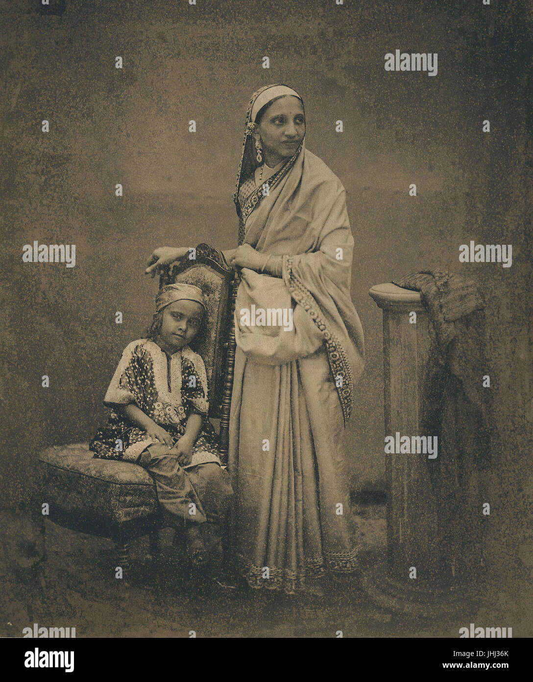 KITLV 87152 - William Johnson - Parsi woman and boy, presumably at Bombay, British India - Before 1860 Stock Photo