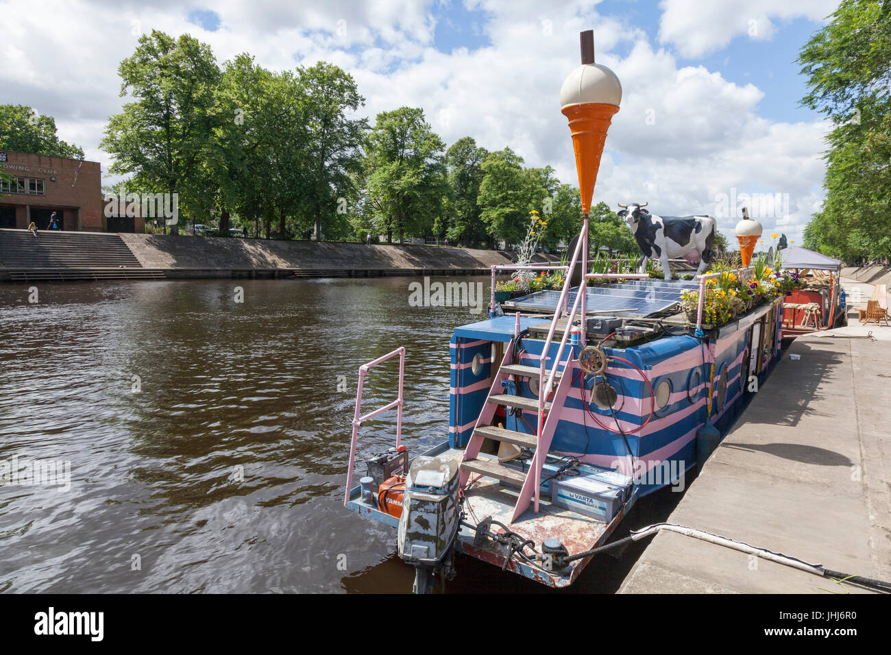 Ice cream barge hires stock photography and images Alamy